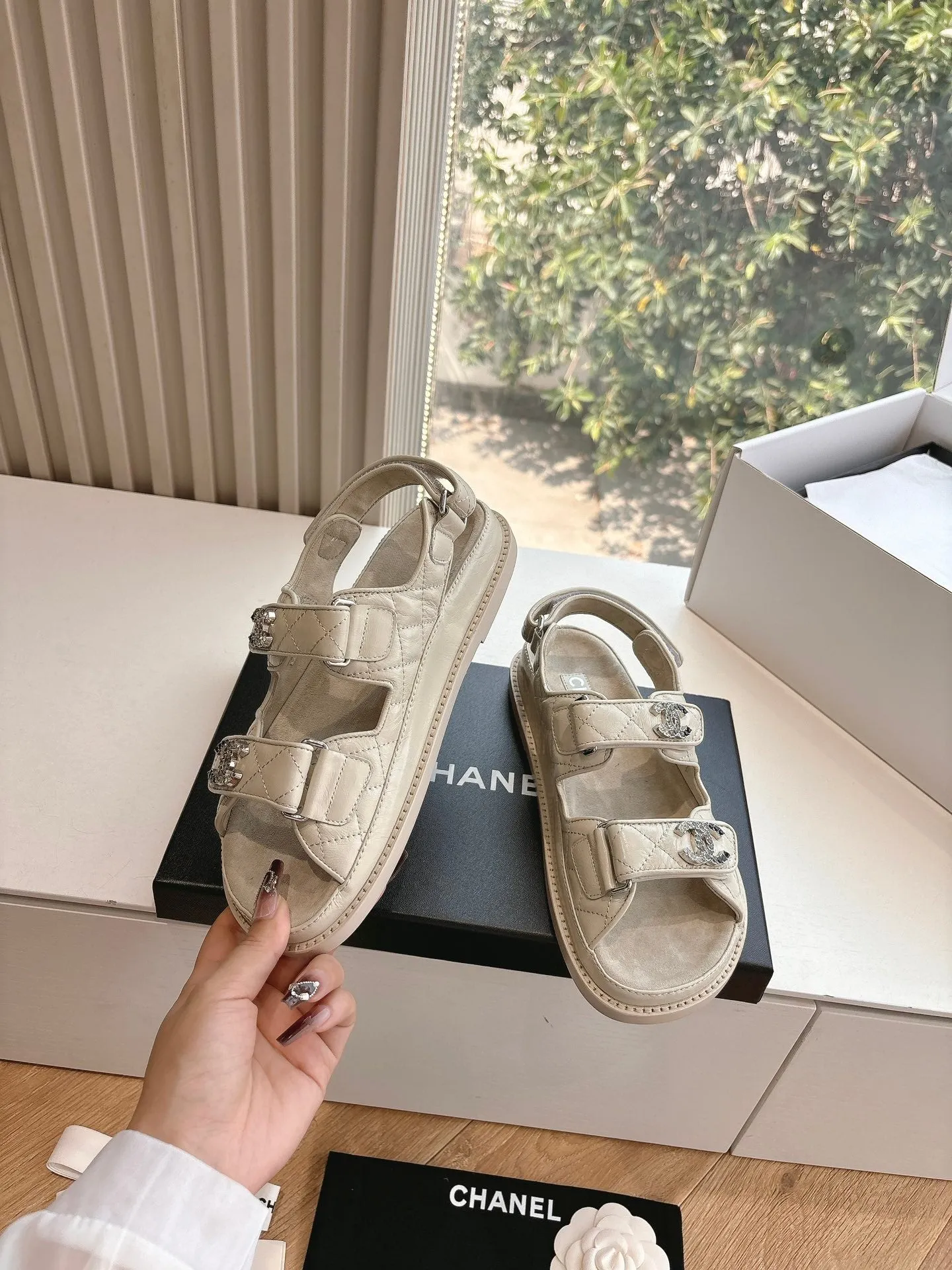 CH 25s bow flat beach slippers
