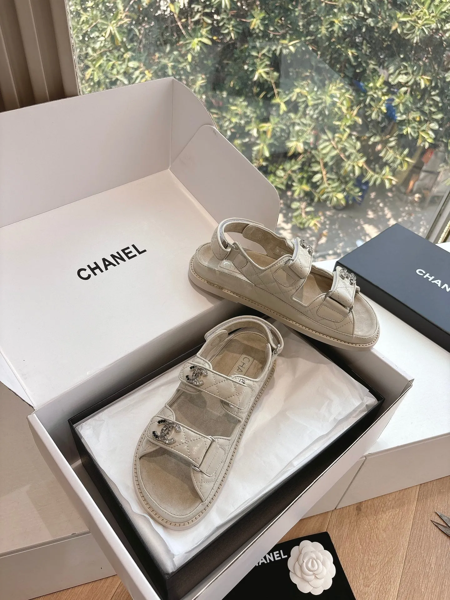 CH 25s bow flat beach slippers