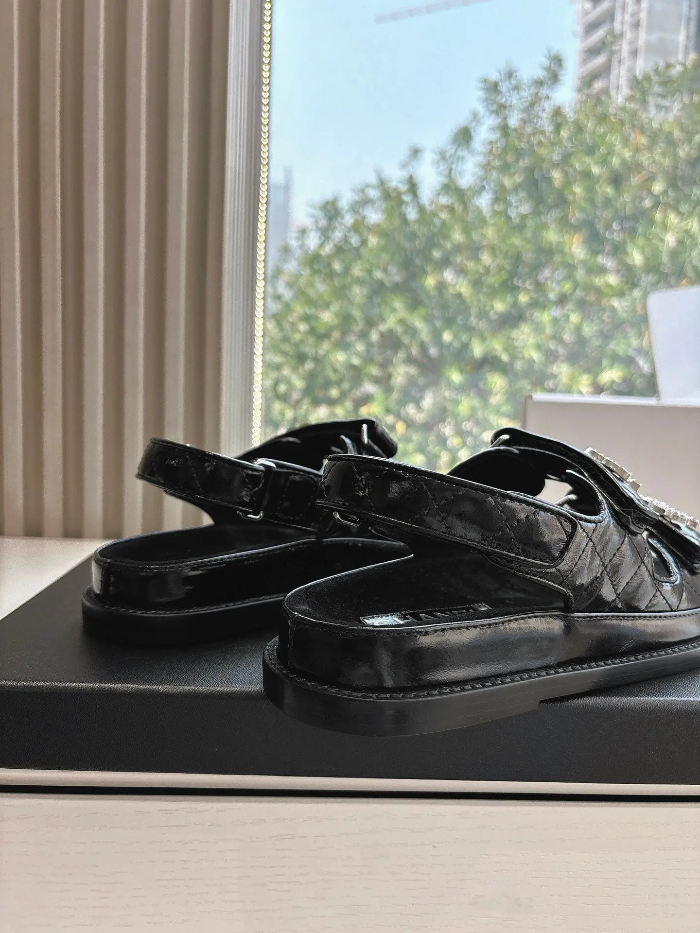 CH 25s bow flat beach slippers