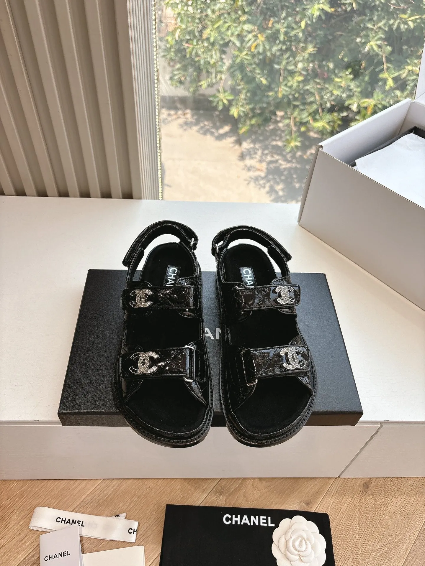 CH 25s bow flat beach slippers