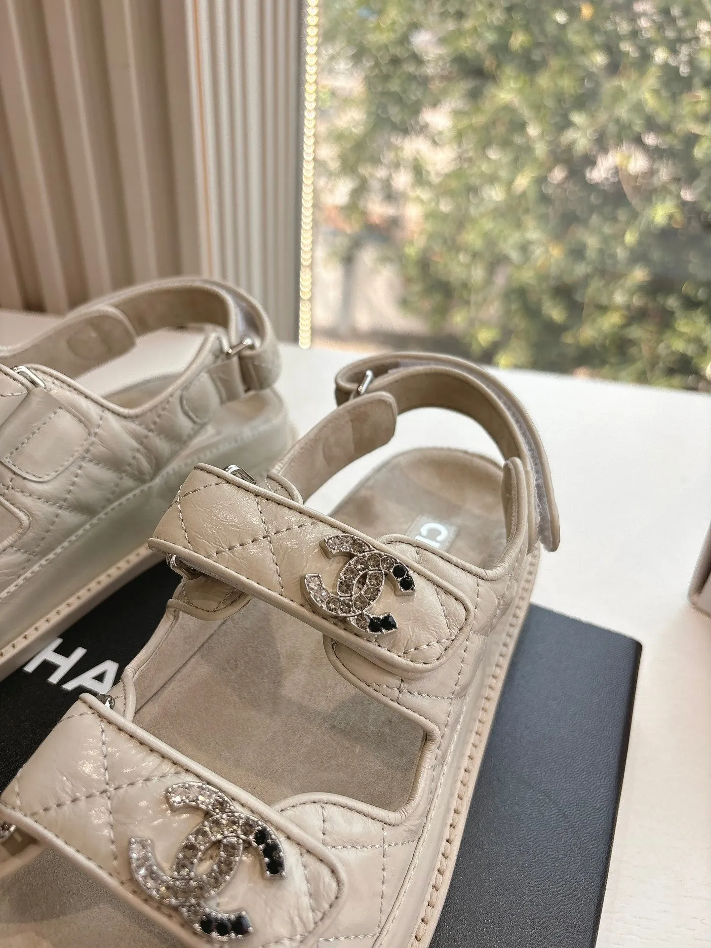 CH 25s bow flat beach slippers