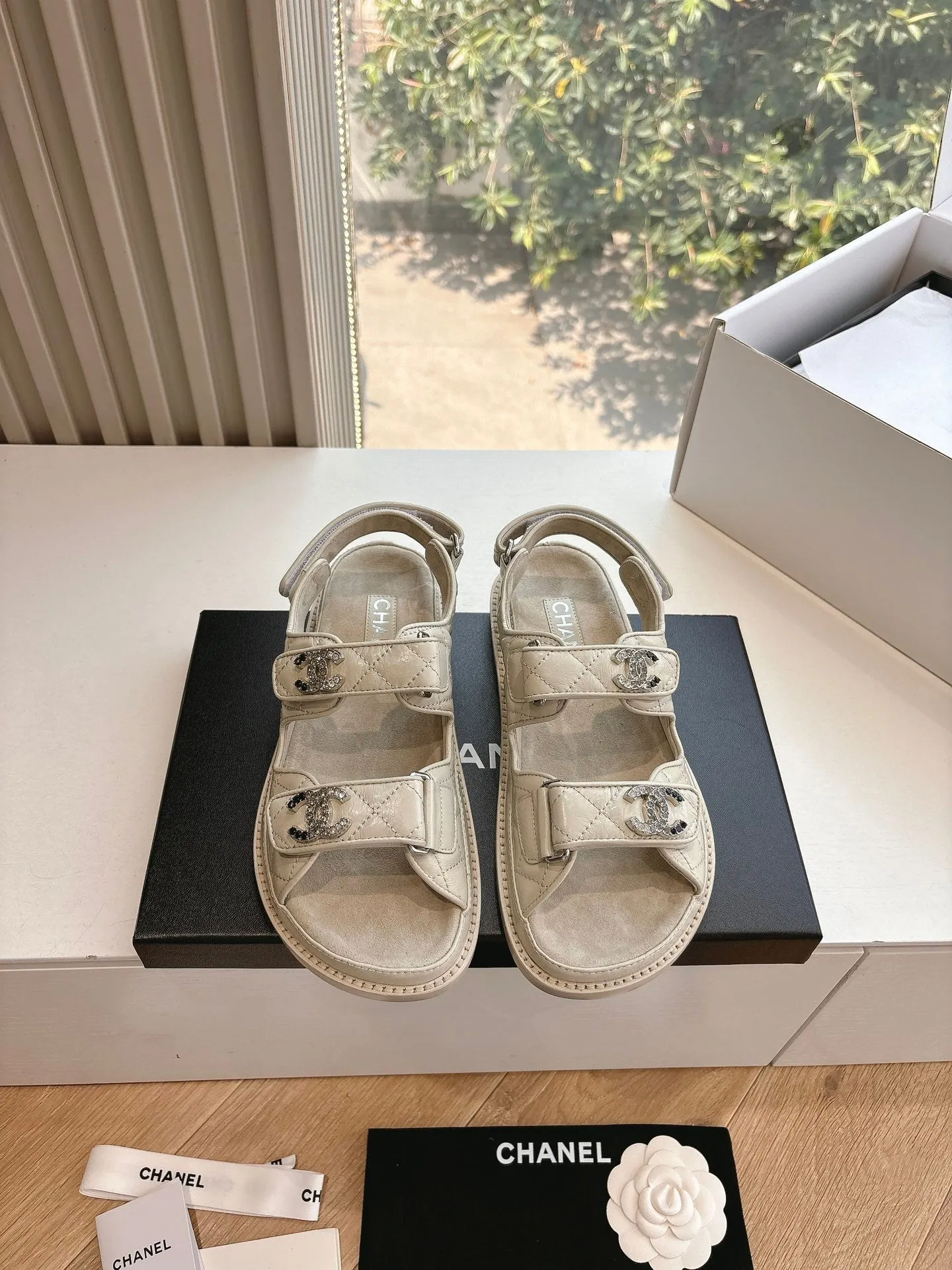 CH 25s bow flat beach slippers