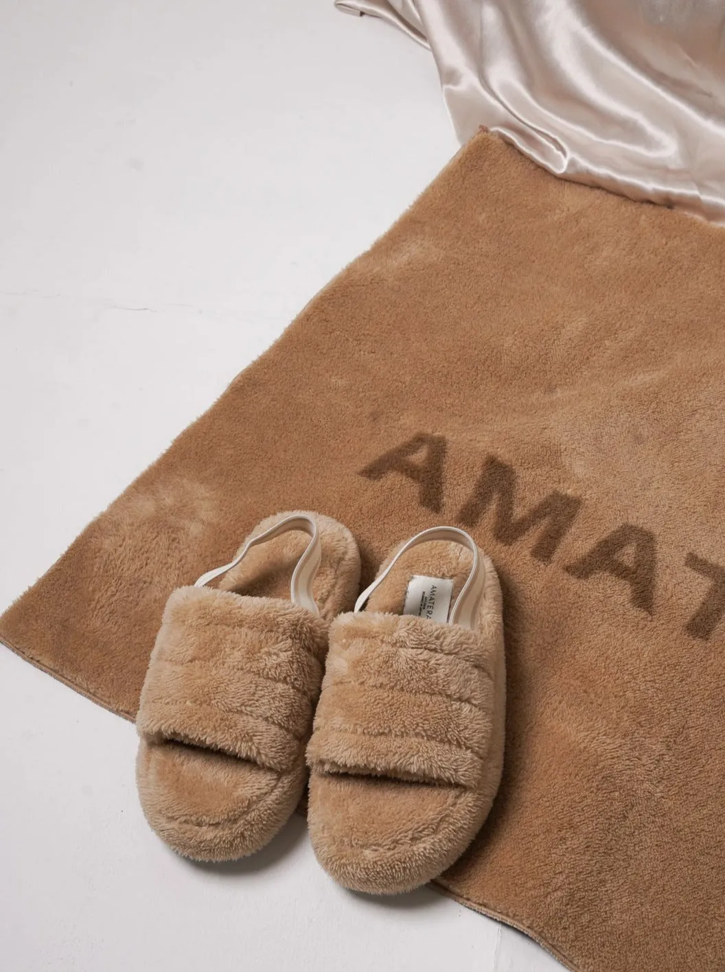 comfort fluffy slippers / 亜麻(beige)