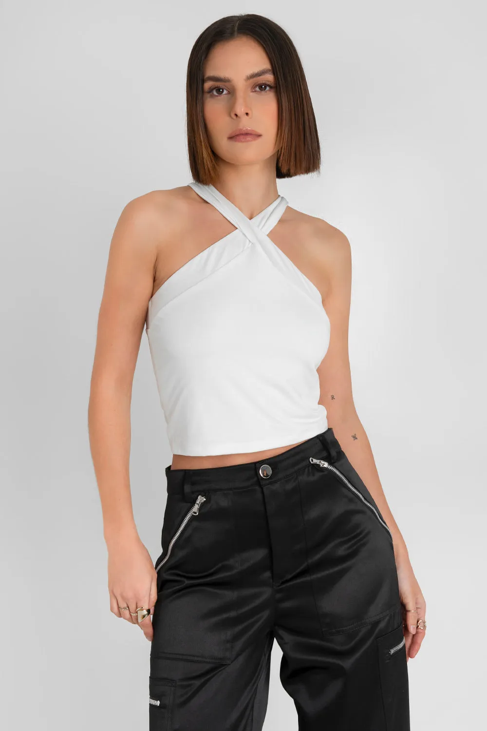 Crop top de cuello halter cruzado tirantes