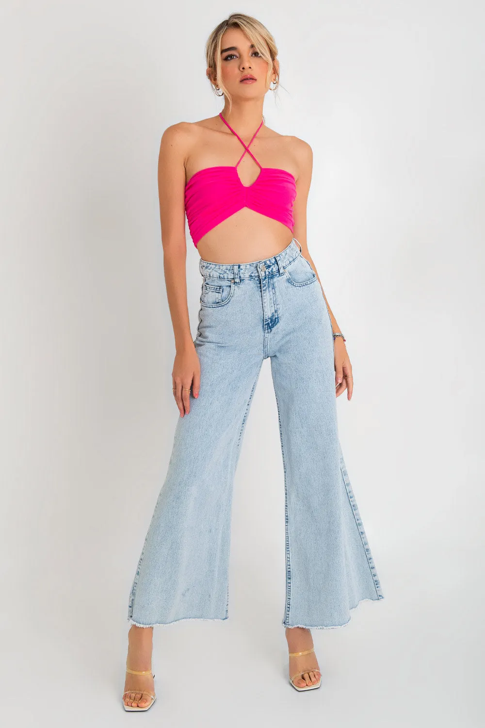Crop top de plisado frontal halter cruzado