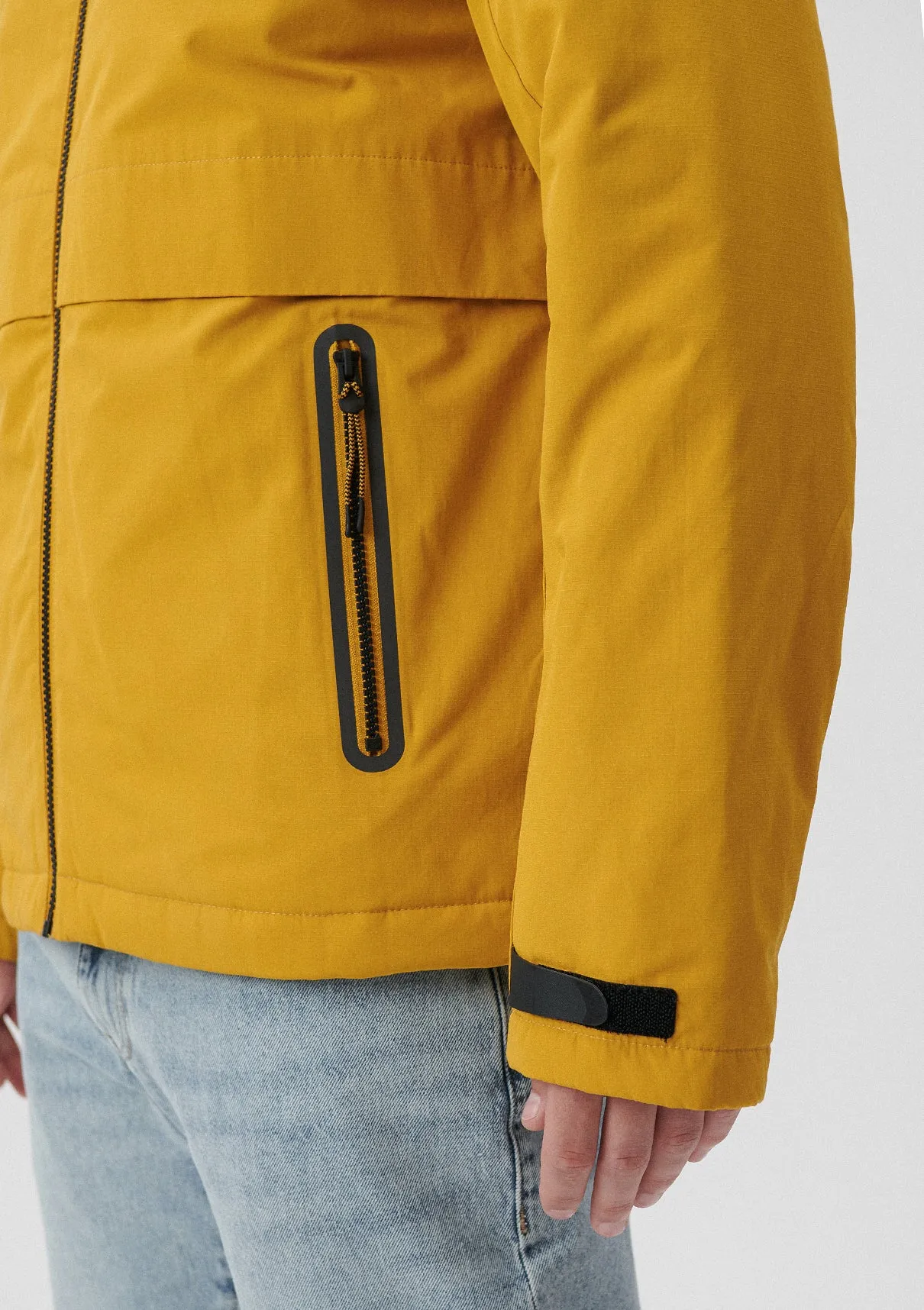 Hooded Yellow Jacket
