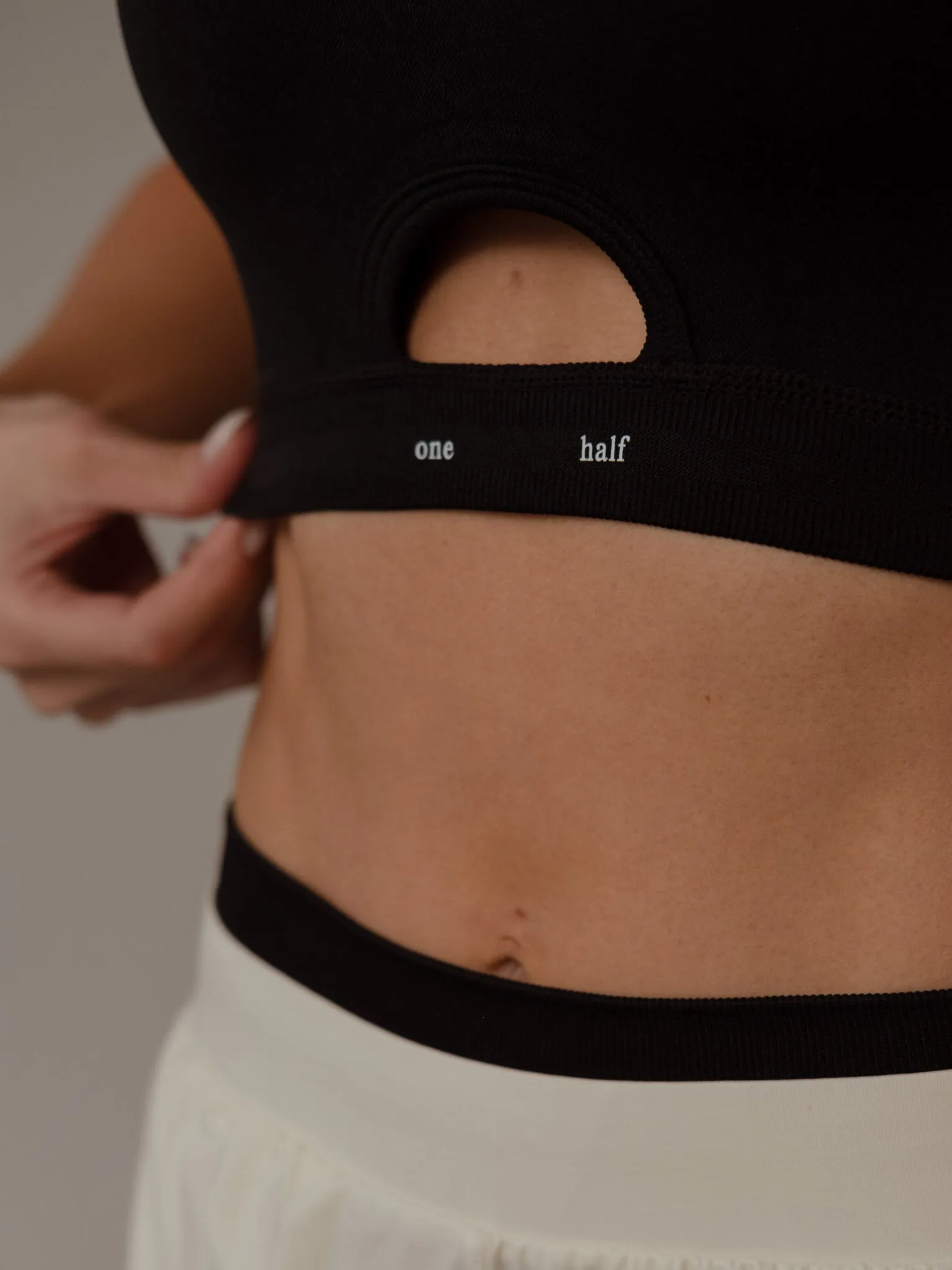 MIX SEAMLESS CROP TOP  - PLUS BLACK