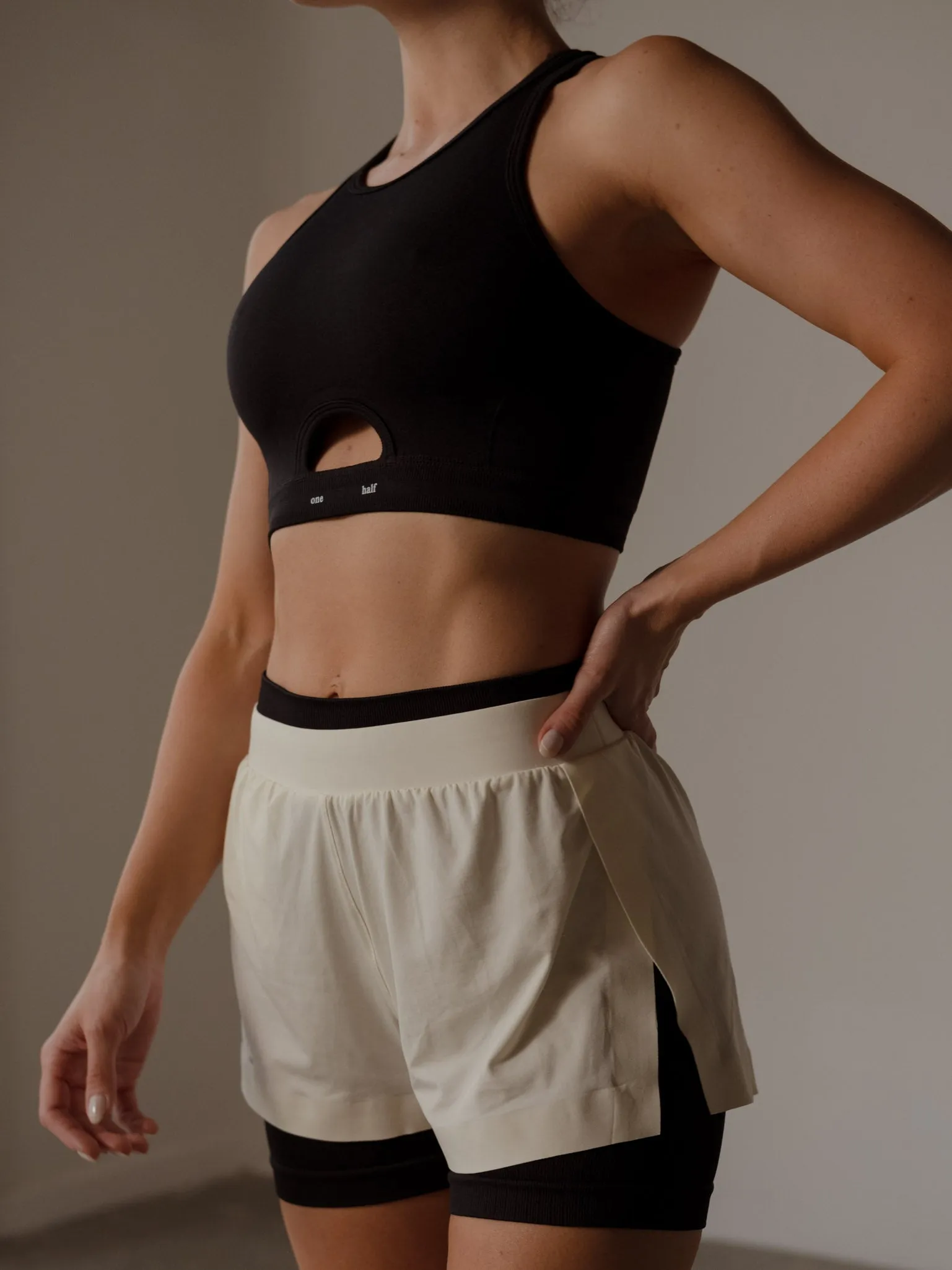 MIX SEAMLESS CROP TOP  - PLUS BLACK