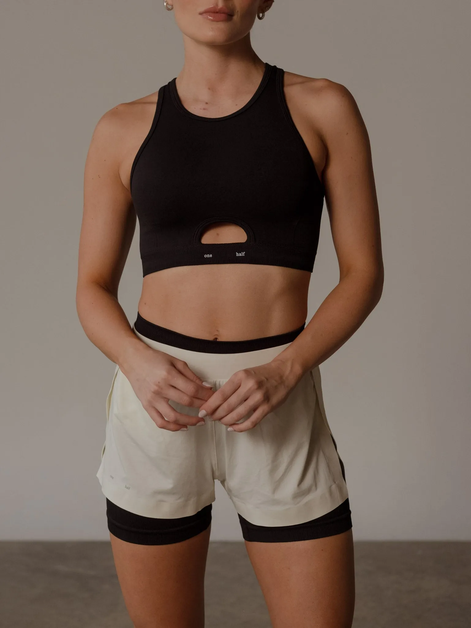 MIX SEAMLESS CROP TOP  - PLUS BLACK