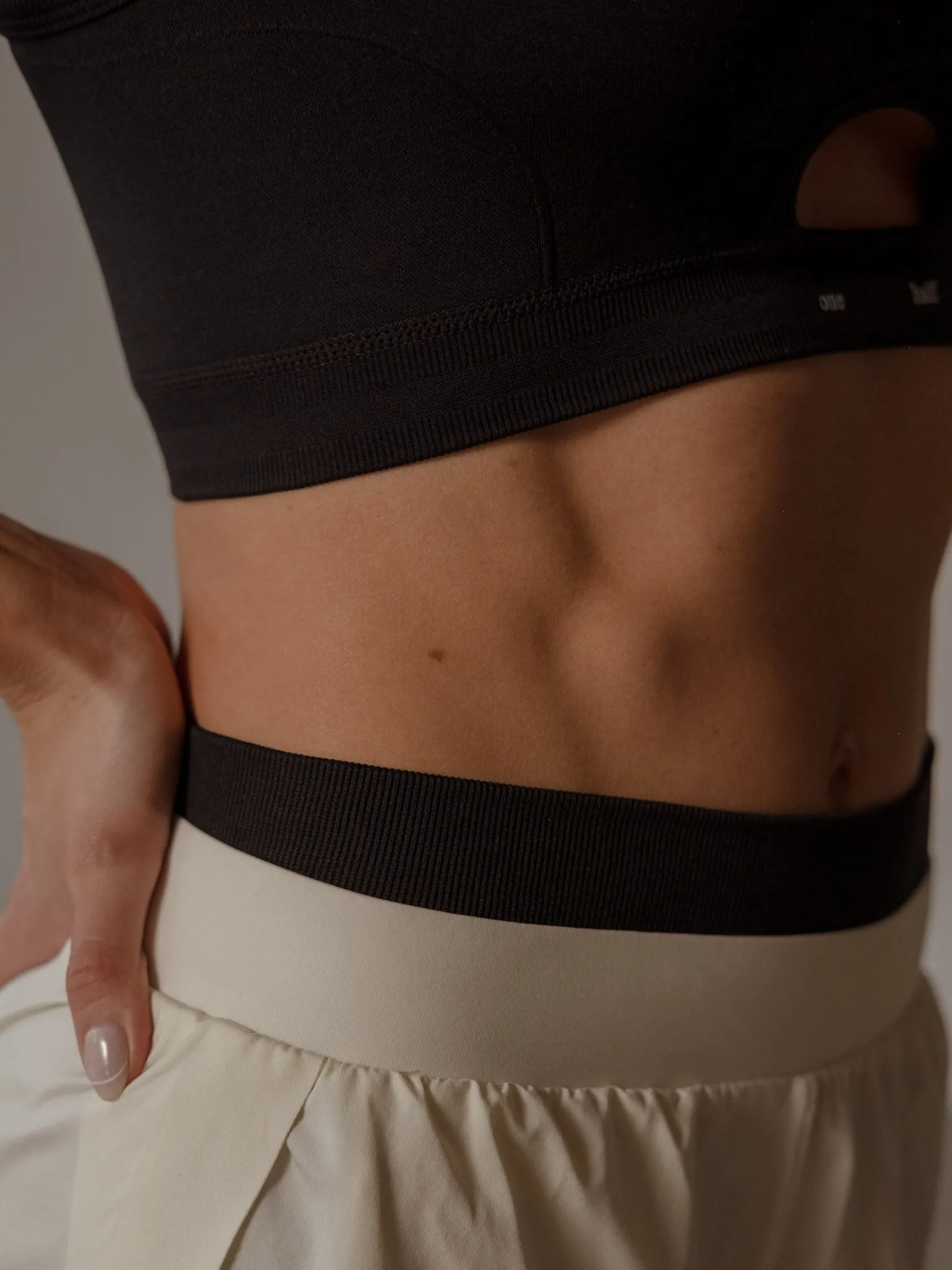MIX SEAMLESS CROP TOP  - PLUS BLACK