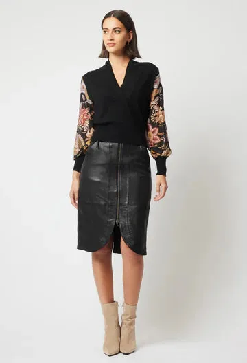 Oncewas II EMPRESS Merino Wool Blend Contrast Sleeve V Knit