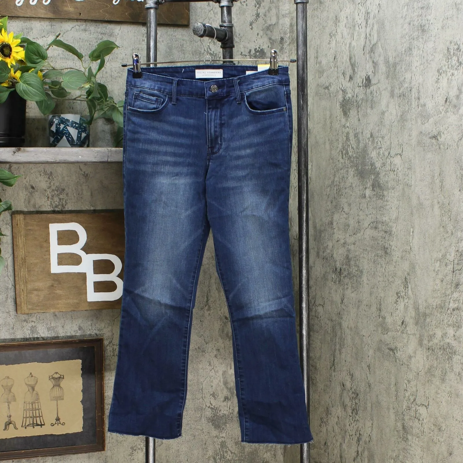 Social Standard by Sanctuary Women's Mid Rise Kick Crop Jeans