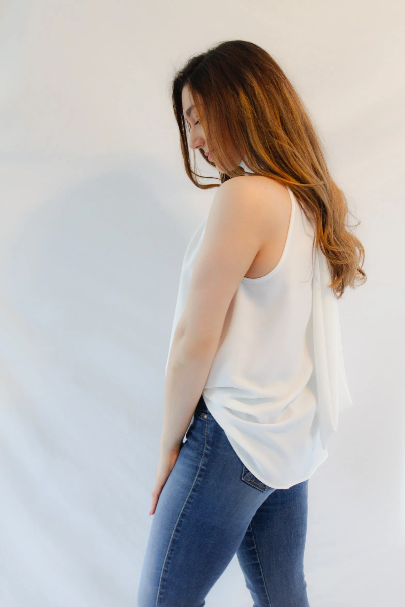 TARA HALTER WHITE TOP