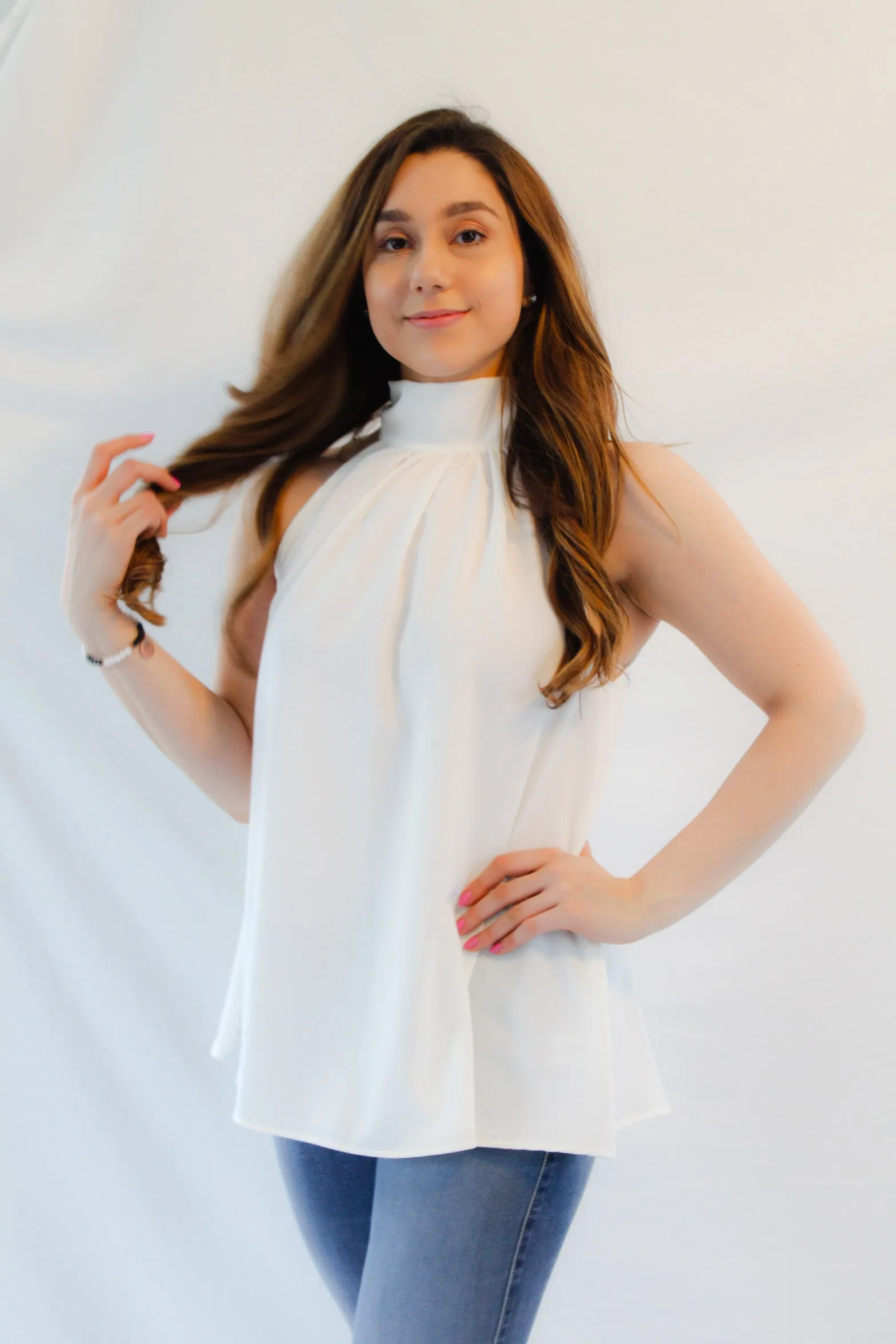 TARA HALTER WHITE TOP