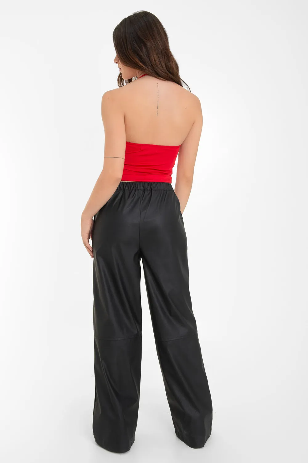 Top corto cuello halter fluido escote espalda