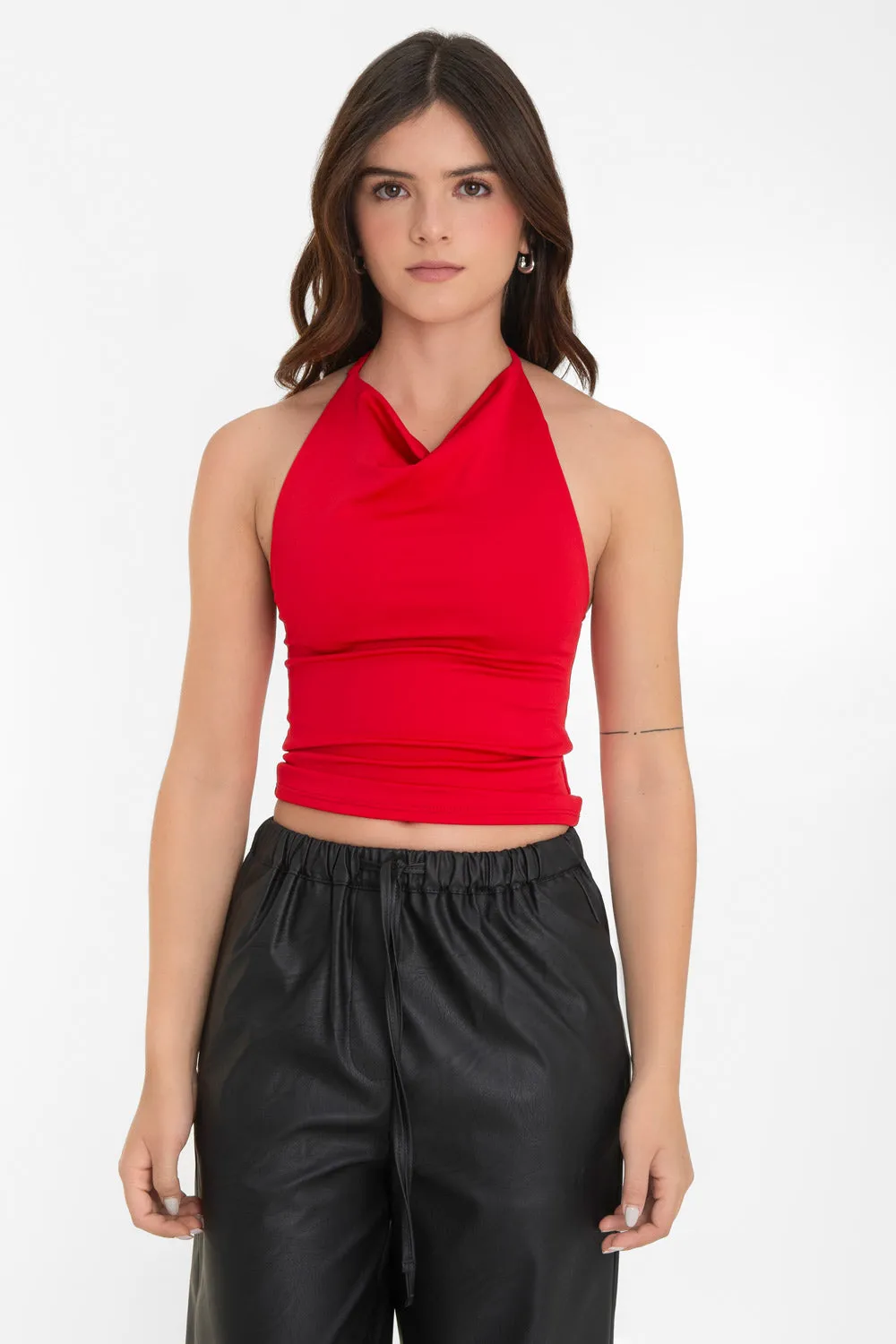 Top corto cuello halter fluido escote espalda