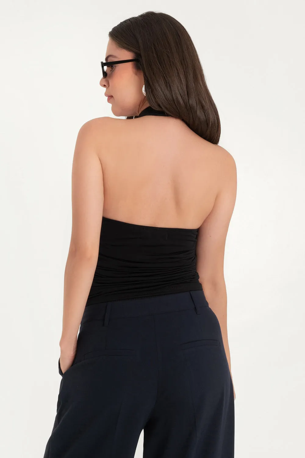 Top corto halter sin mangas