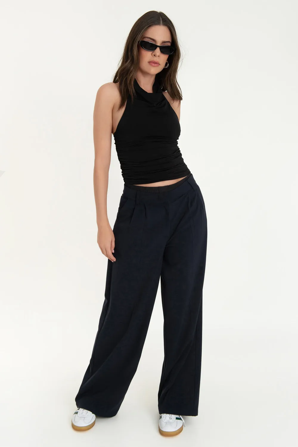Top corto halter sin mangas