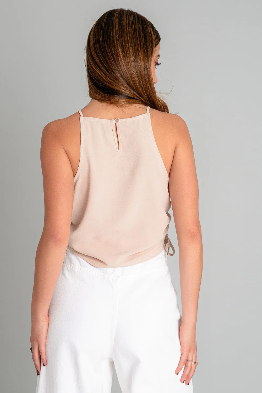 Top halter tirantes con jaretas laterales