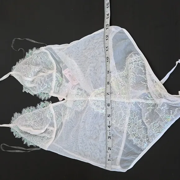 Victoria’s Secret Lace Lingerie Teddy  One Piece Bodysuit Ivory Iridescent  Med