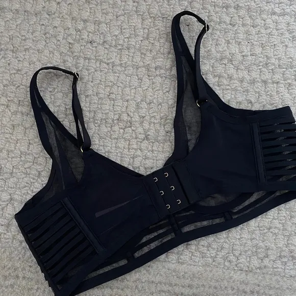 VICTORIAS SECRET LUXE LINGERIE UNLINED MESH FULL COVERAGE PLUNGE BRA
