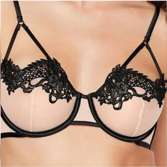 VICTORIA’S SECRET *NWT* Unlined Dragon Lace Balconette Bra - 32D - Nude/Black